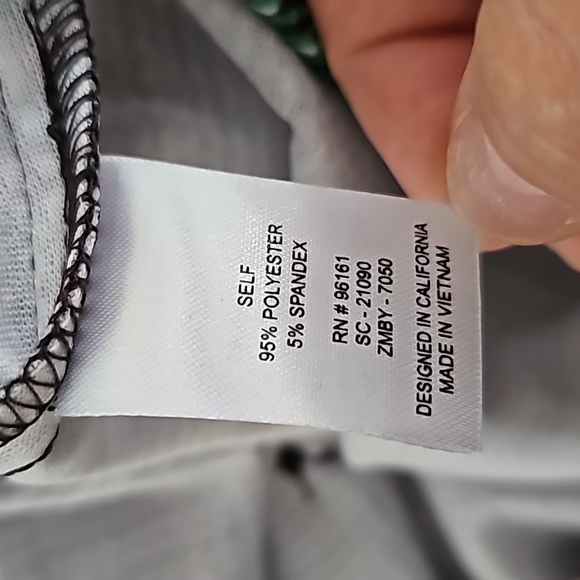 🆕️ Fishbowl Emerald/espresso plaid romper - Picture 7 of 7